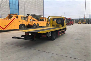 安丘非事故拖车